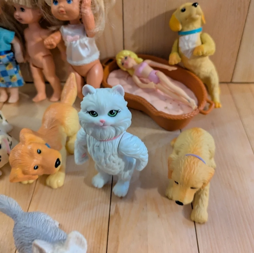 Assorted Small Pet Figurines  14 Pieces Pre-owned